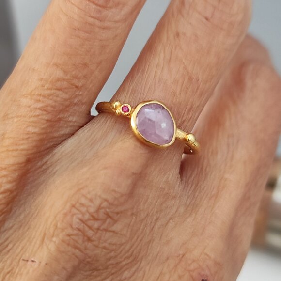 Sapphire ring. 14K Yellow gold ring with Pink Sapphire & small Ruby. Unique ring - Picture 13 of 14